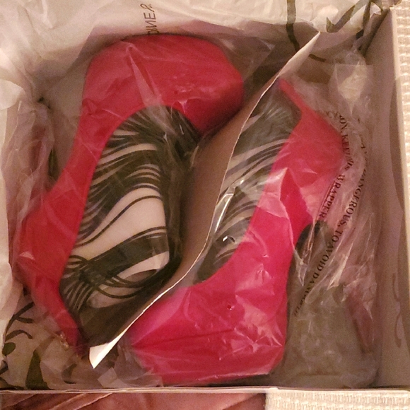 Shi By Journeys Elegant Red Women's Heels - Picture 7 of 12